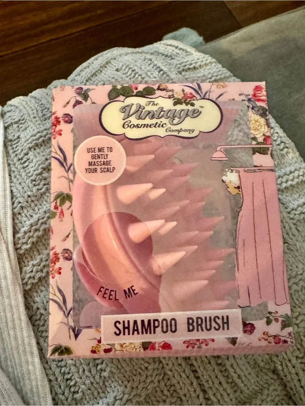 The Vintage Cosmetic Company Pink Shampoo Brush